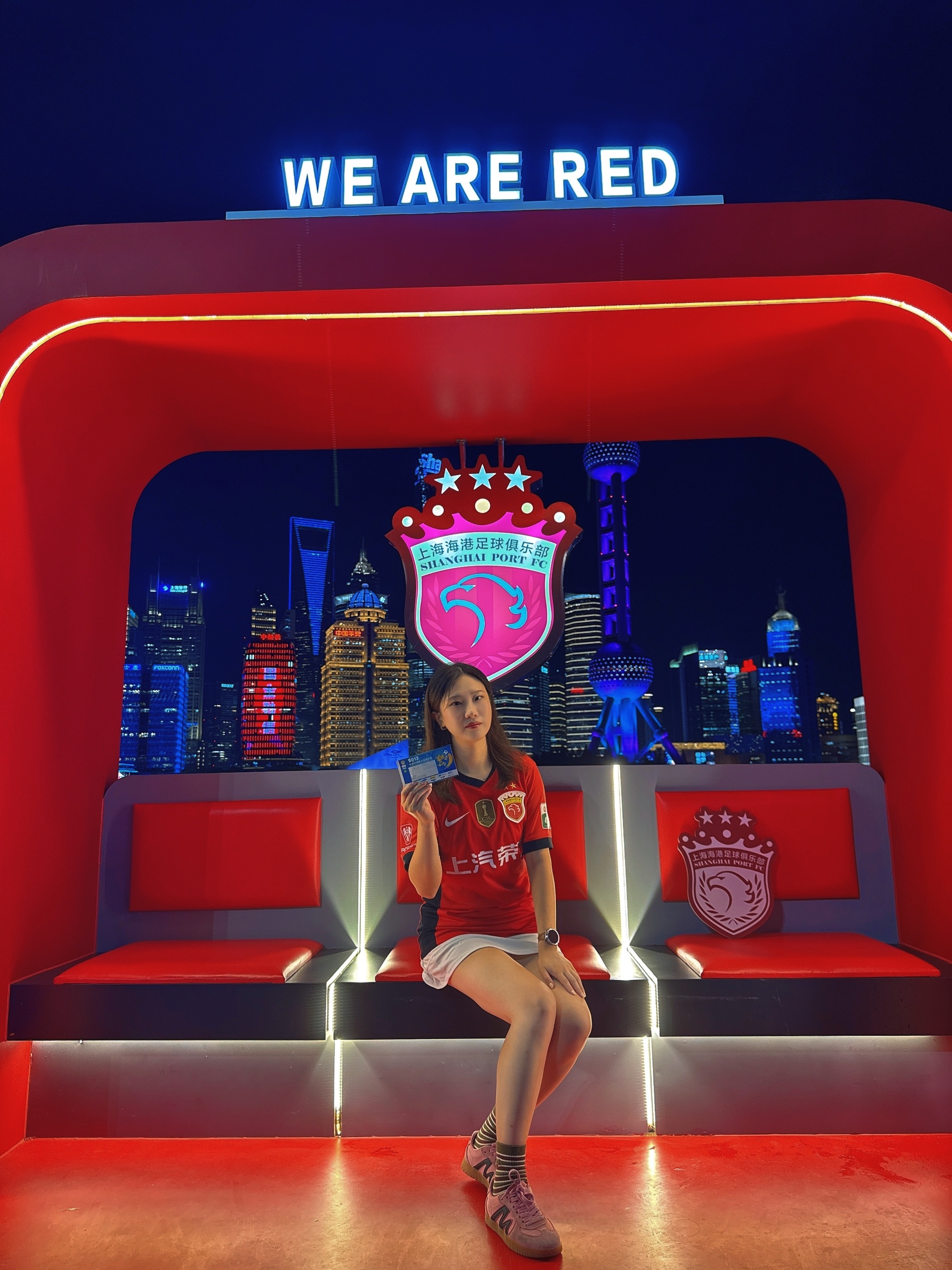 包含上海海港今晚内部沟通西亚卡姆在SKT比赛中势不可挡，媒体一致点评：国际比赛日内部沟通引欢呼的词条