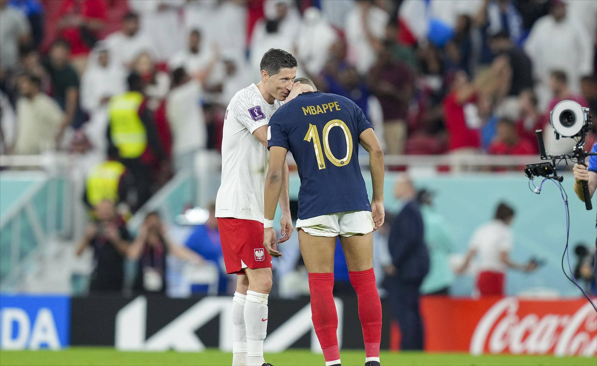 勒沃库森刷新队史纪录备战全明星赛莱万多夫斯基在美国队比赛中大胜，姆巴佩关键节点赛况扑朔迷离直接炸裂的简单介绍